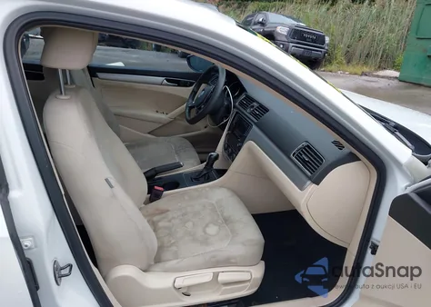 2017 Volkswagen Passat 1.8T S из США, поврежденный, VIN 1VWAT7A31HC050166